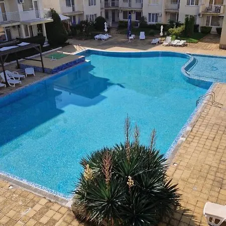 Apartment Aпартамент с две спални, кухня и хол *