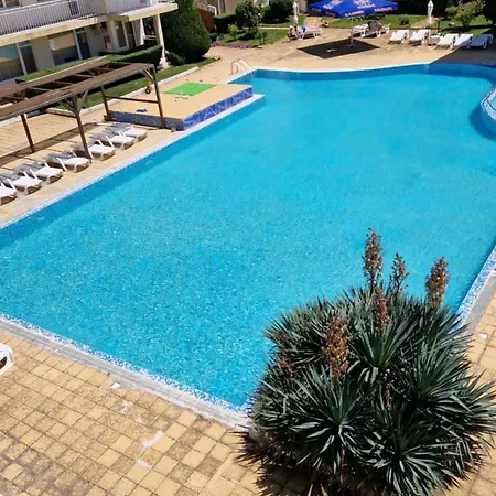 Apartment Aпартамент с две спални, кухня и хол